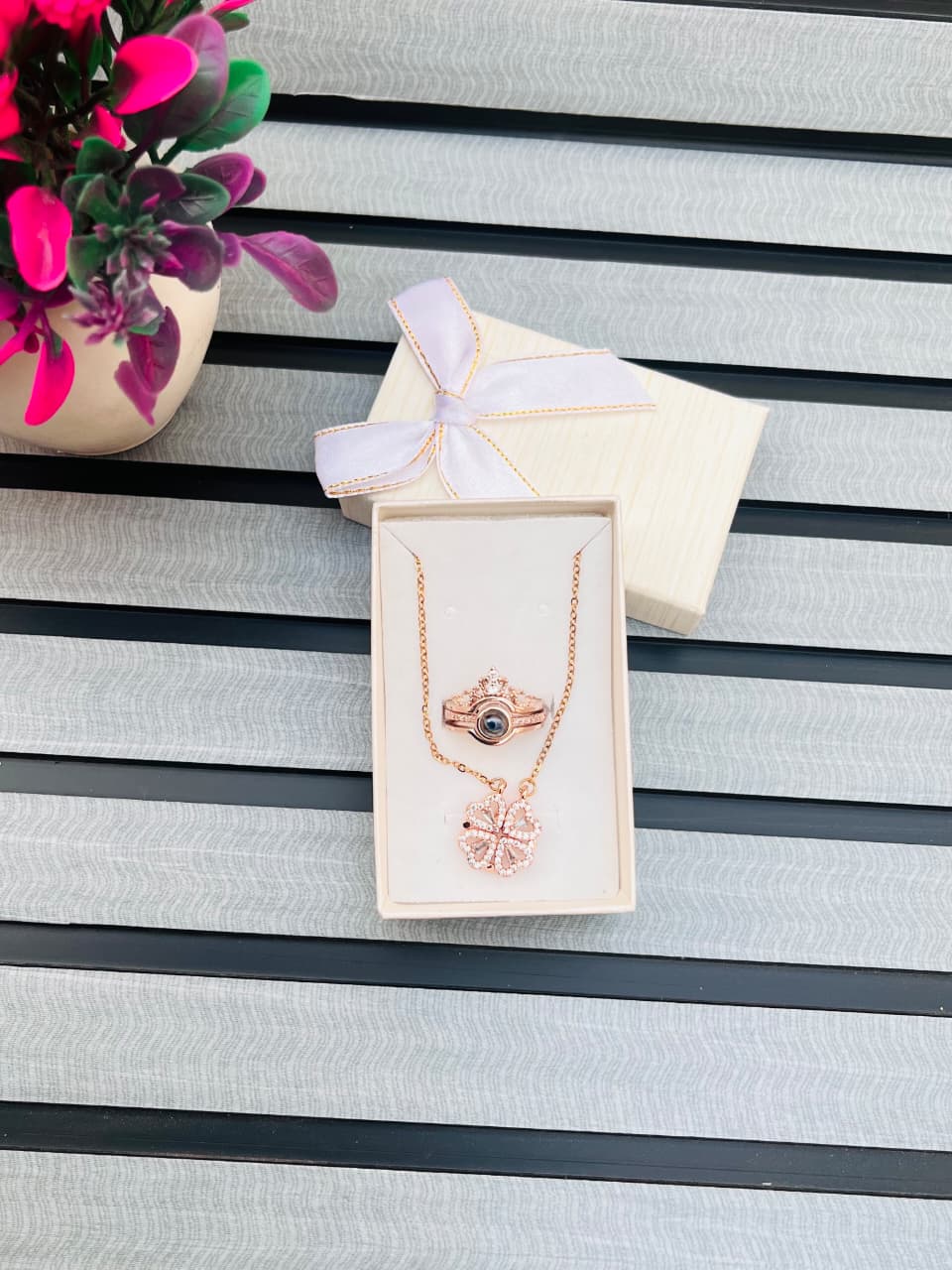 Wallet Adda Valentine Day Mini Hamper Box